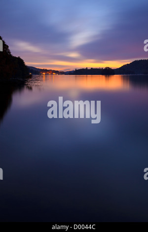 Windermere dans le Lake District, Cumbria, Angleterre prises de Millerground landing à vers Bowness Banque D'Images