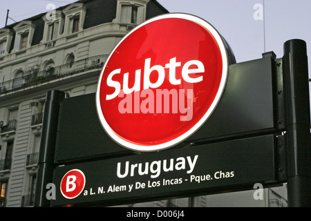 Sur la station de métro Avenida Uruguay à Buenos Aires Banque D'Images