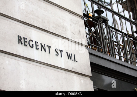 Un 'Regent Street ' inscrivez-vous sur le côté d'un immeuble Banque D'Images