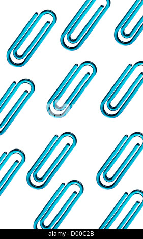 Blue Paper clips against white background Banque D'Images