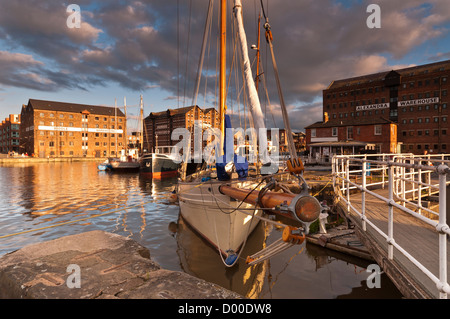 Vue sur les quais et Gloucester historique restauré vieux entrepôts, Gloucestershire, Royaume-Uni Banque D'Images