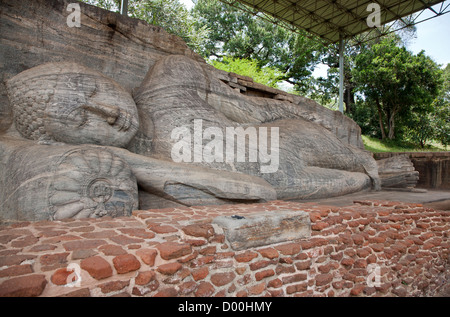 Bouddha couché. Gal Vihara. La ville ancienne de Polonnaruwa. Sri Lanka Banque D'Images