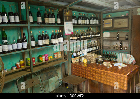 Intérieur d'un dispensaire ayurvédique, Champakulam, près de Alappuzha (Alleppey), Kerala, Inde Banque D'Images