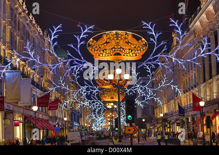 Londres, Royaume-Uni. 13 novembre. Regent Street avec le thème des lumières de Noël les douze jours de Noël allumé à Londres Banque D'Images