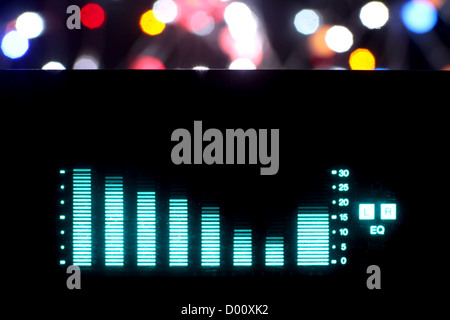 Les égaliseurs graphiques et musique clip analyse audio. tourné à partir de l'écran d'un système hifi stéréo Banque D'Images