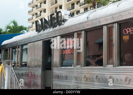 La 11th Street Diner sur Washington Avenue, South Beach, Miami, Floride Banque D'Images