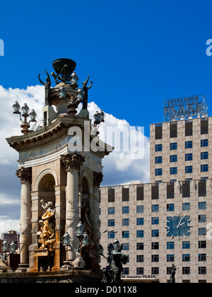 Bâtiments près de Plaça d'Espanya, dans le centre-ville de Barcelone Catalogne Espagne Banque D'Images