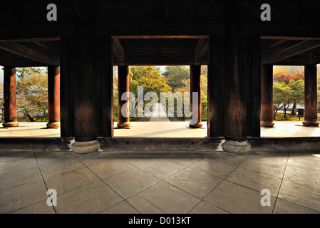 Des détails architecturaux de l'un des principaux couloirs de Nanzenji temple de Kyoto, Japon Banque D'Images