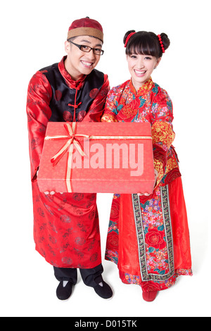 Sweet couple in traditional Chinese clothing holding gift boxes Banque D'Images