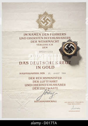 Décorations et documents,de l'officier non commandant Rudolf Becker,Bataillon léger Flak 93. Croix allemande en or, copal numéro du fabricant '134' (Otto Klein & Co.), poids 59 g. (Nie 7.04.10e). Le document de récompense est inclus, imprimé or avec sceau aveugle, daté du 20 août 1944, plis multiples. Une lettre de félicitations du général commandant du corps de Flak II est également incluse. Croix de fer des 1939, 1re et 2e classes (Nie 7.03.09e et 7.03.11c) avec documents d'attribution datés du 29 août 1941 et du 4 septembre 1943. Luftwaffe Flak War badge,maker Juncker,non-ferr,droits-supplémentaires-Clearences-non disponible Banque D'Images