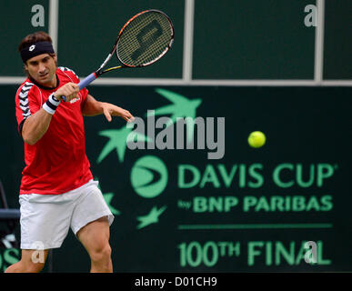 Prague, République tchèque. 14 novembre 2012. David Ferrer de l'Espagne est perçue au cours de l'entraînement avant la finale de la Coupe Davis de tennis République tchèque contre l'Espagne à Prague, République tchèque, mercredi, Novembre 14, 2012. (Photo/CTK Michal Kamaryt) Banque D'Images