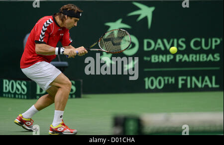 Prague, République tchèque. 14 novembre 2012. David Ferrer de l'Espagne est perçue au cours de l'entraînement avant la finale de la Coupe Davis de tennis République tchèque contre l'Espagne à Prague, République tchèque, mercredi, Novembre 14, 2012. (Photo/CTK Michal Kamaryt) Banque D'Images