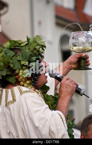 Herbert Graedtke comme 'Bacchus' à Radebeul Herbst und Weinfest, festival du vin d'automne, Radebeul, Saxe, Saxe, Allemagne Banque D'Images