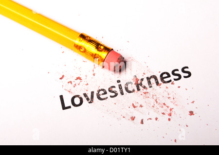 Concept lovesickness ou l'amour avec un crayon et une gomme sur blanc Banque D'Images