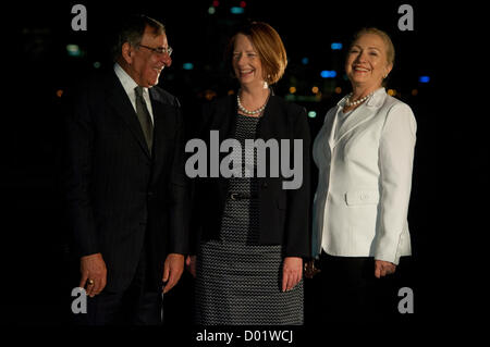 Perth, Australie. 14 novembre 2012. Le Premier Ministre australien Julia Gillard (centre) avec le secrétaire américain à la Défense Leon E. Panetta et secrétaire d'État américaine Hillary Clinton, le 13 novembre 2012 à Perth, Australie. Banque D'Images