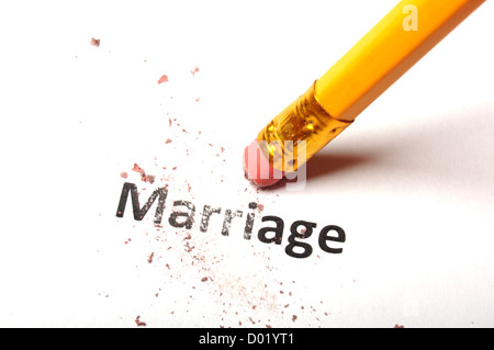 Concept de divorce avec crayon et gomme mot mariage Banque D'Images