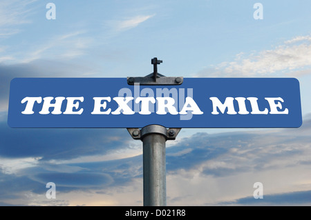 L'extra mile road sign Banque D'Images