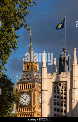 Tours de Big Ben et de l'église St Margarets, Westminster, London England, UK Banque D'Images