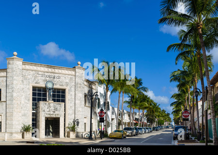 Magasins sur Worth Avenue au centre de Palm Beach avec Tiffany & Co à gauche, Palm Beach County, Treasure Coast, Florida, USA Banque D'Images