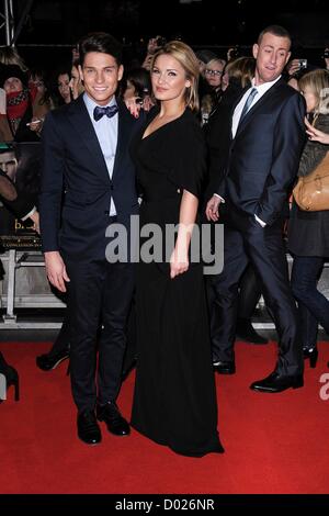 Acteurs TOWIE Joey Essex et Sam Faiers assiste à la première UK de The Twilight Saga Breaking Dawn Part 2 le 14/11/2012 à l'Empire Leicester Square, Londres. Les personnes sur la photo : Joey Essex et Sam Faiers. Photo par Julie Edwards Banque D'Images