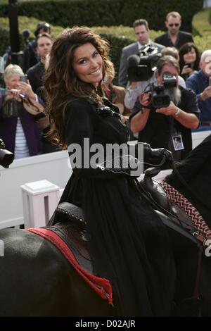 Shania Twain lors d'une apparition publique pour Shania Twain arrive à débuts SHANIA : encore au Colisée, le Caesars Palace Hotel and Casino, Las Vegas, NV le 14 novembre 2012. Photo par : James Atoa/Everett Collection Banque D'Images