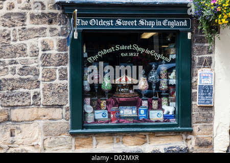 Le plus vieux sweet shop en Angleterre créé en 1827, Malham, North Yorkshire, UK Banque D'Images