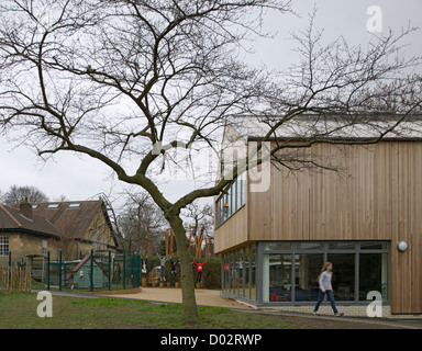 Le roi Alfred l'École - Les cinq capacités, Londres, Royaume-Uni. Architecte : Walters et Cohen Ltd, 2012. Voir à travers le campus à t Banque D'Images