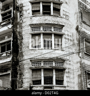 La photographie documentaire - logements insalubres à Phnom Penh au Cambodge en Indochine en Asie du Sud-Est Extrême-Orient. La pauvreté des ghettos Reportage Scène de rue Banque D'Images