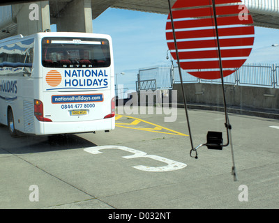 National Express à bord du traversier de la mer d'Irlande à Holyhead, au Pays de Galles au Royaume-Uni. Banque D'Images