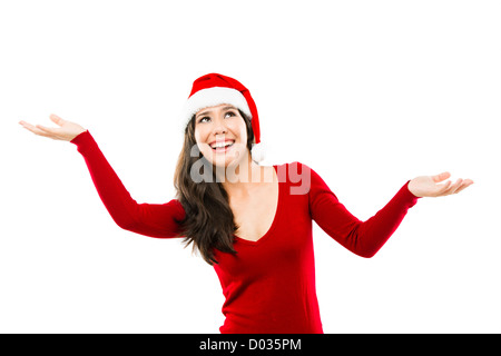 Beautiful Asian woman wearing Santa hat looking up avec les bras ouverts, isolated on white Banque D'Images