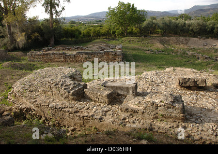 La Grèce. Sparte. De l'Acropole. Ruines de l'Artemision. Construit entre VII-VI siècles avant J.-C. et réutilisé à l'époque romaine comme un théâtre. Banque D'Images