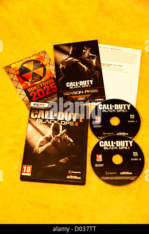 Call of Duty Black Ops 2 jeu de deux ordinateurs par Activision et treyarch Banque D'Images