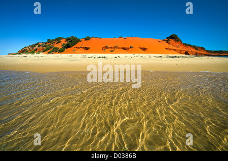 Dunes rouges et blanches plages de Cape Peron. Banque D'Images