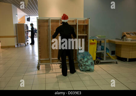 15 novembre 2012. London UK. Le personnel de cantine wearing a Santa hat à l'accueil de Noël idéal dans la région de Earls Court, où plus de 400 exposants y présenteront une vaste gamme de produits et idées cadeaux Banque D'Images