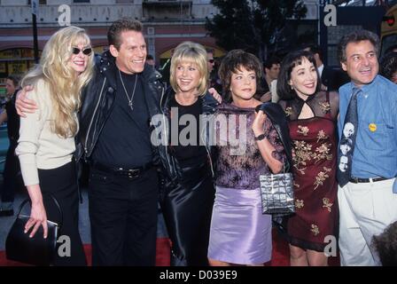 DIDI CONN avec Jeff Conaway , Olivia Newton John , Stockard Channing 1998.La graisse premiere 20e anniversaire à Hollywood , Californie.k11659tr.(Image Crédit : © Tom Rodriguez/Globe Photos/ZUMAPRESS.com) Banque D'Images