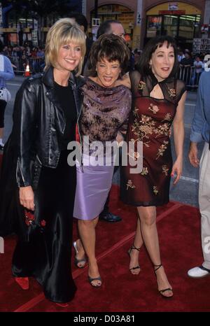 OLIVIA NEWTON JOHN avec Didi conn et Stockard Channing.k11667lr.premiere graisse 20e anniversaire 1998.(Image Crédit : © Lisa Rose/Photos/ZUMAPRESS.com) Globe Banque D'Images