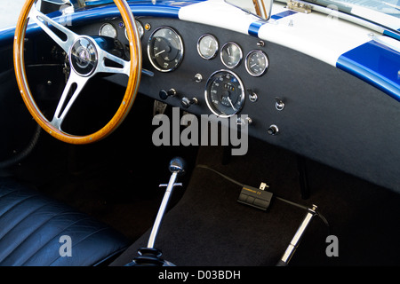 1965 Ford Shelby Cobra 427 intérieur détail Banque D'Images