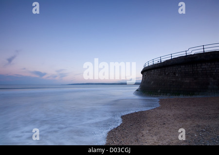 La défense de la mer à Filey Bay sur la côte du Yorkshire Banque D'Images