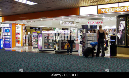 Les boutiques hors taxes de l'Aéroport International de Singapour Changi Banque D'Images