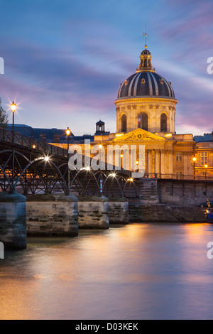 Plus de crépuscule Académie Française et de la Seine, Paris France Banque D'Images