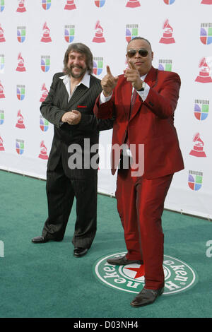 Le 15 novembre 2012 - Las Vegas, Nevada, États-Unis - CHUCHITO VALDEZ, EDDY NAVIA au Latin Grammy Awards 2012 qui a eu lieu au Mandalay Bay. (Crédit Image : © Javier Rojas/Prensa Internacional/ZUMAPRESS.com) Banque D'Images