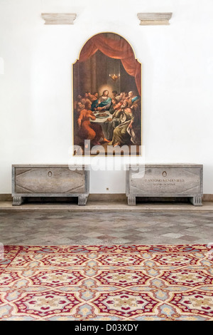 Cardinaux Cerejeira et Belo sarcophages dans le panthéon des patriarches de Lisbonne. Le monastère de São Vicente de Fora. Lisbonne, Portugal. Banque D'Images