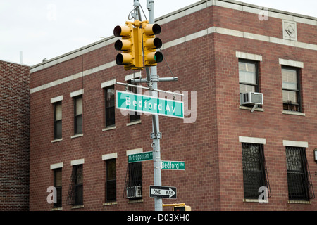 Bedford Avenue street sign in Williamsburg, Brooklyn Banque D'Images