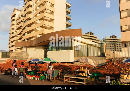 ANGOLA Luanda, blocs d'appartements nouvellement construit, communauté fermée Banque D'Images