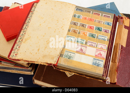 Très vieille collection de timbres philatéliques albums Banque D'Images