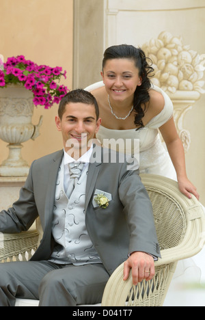 Couple de mariage italien dans la villa, Florence, Toscane, Italie Banque D'Images