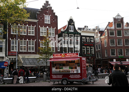 Un fast food van se trouve à la place Spui à Amsterdam, aux Pays-Bas. Banque D'Images