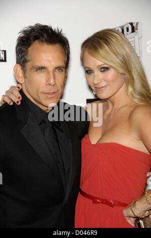 16 novembre 2012 - Hollywood, Californie, États-Unis - Ben Stiller et Christine Taylor au cours de la 26e Annual American Cinematheque Award Gala Ben Stiller, qui a eu lieu au Beverly Hilton Hotel. (Crédit Image : © Michael Germana/Globe Photos/ZUMAPRESS.com) Banque D'Images