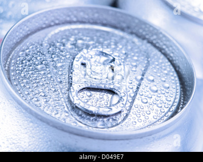 Les canettes de soda d'argent Banque D'Images