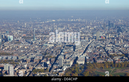 Une vue panoramique sur la ville de Londres à partir de l'Ouest, de Hyde Park et Oxford Street au premier plan au centre à droite Banque D'Images